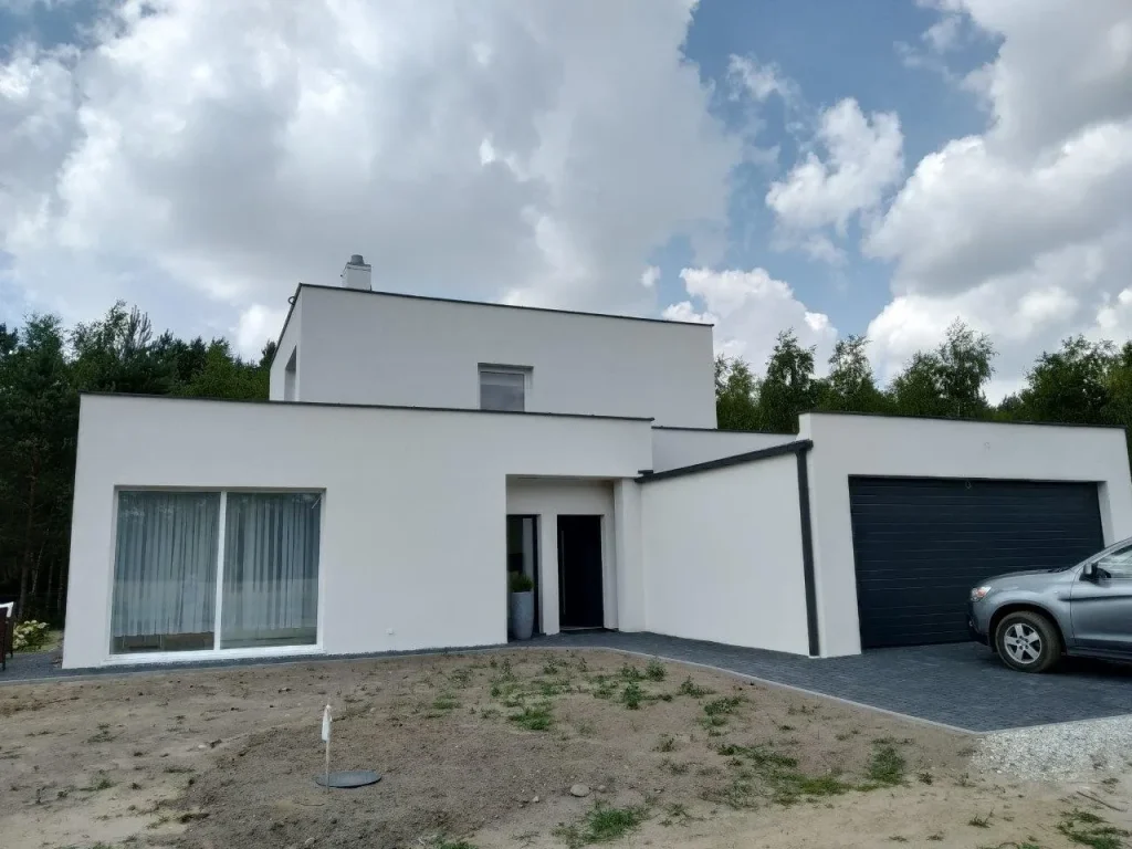 Katnica s ravnim krovom i garažom gotovo 230 m2